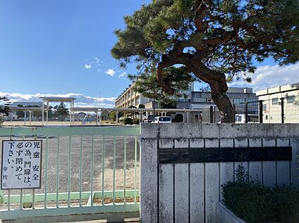 伊勢崎市立殖蓮小学校 750m(徒歩10分)