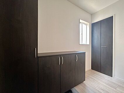 【4号棟　玄関】