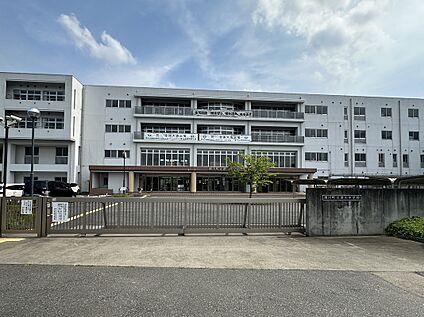 滑川町立滑川中学校 4100m(徒歩52分)