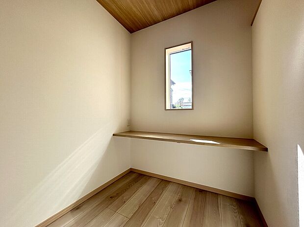 【【3号棟 ワークスペース】】勉強や在宅ワークに活躍する、多用途に使えるカウンター。