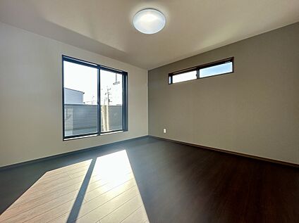 【2号棟　主寝室】