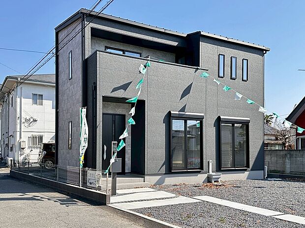 【1号棟】洗練されたモダンな外観デザインです!帰宅するたびに気持ちがリフレッシュされ、我が家への愛着が深まりますね♪ 毎日がワクワクする住まいです!