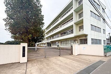 牛久市立牛久第三中学校 徒歩2000m
