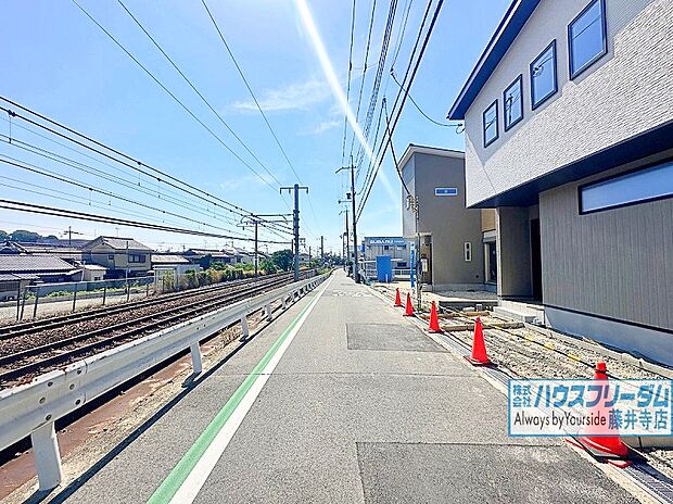 JR関西本線「高井田」駅 徒歩約3分！
自転車を使えば、近鉄も利用できる便利な立地です。