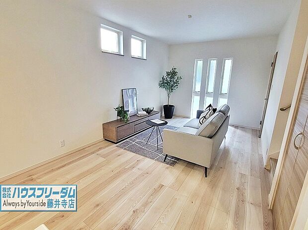 【採光・通風共に良好です♪( 同形状・同仕様)】南向きなので、ポカポカとあたたかな光と心地良い風が入り込みます♪家族と過ごす時間を大切にする方にぴったりのゆとりの住空間です♪