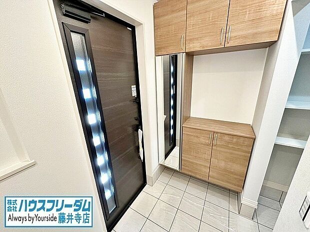 【玄関【同社施工例】】広々とした明るい玄関は気持ちがいいですね♪