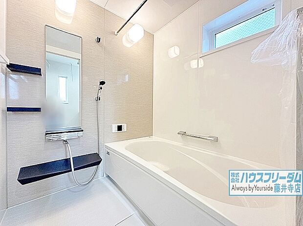 【毎日のバスタイムが楽しみになります♪≪3号地≫】一日の疲れを癒してくれるバスルームはゆったりと浴槽に入り半身浴をしながら読書を楽しんだりも可能です♪