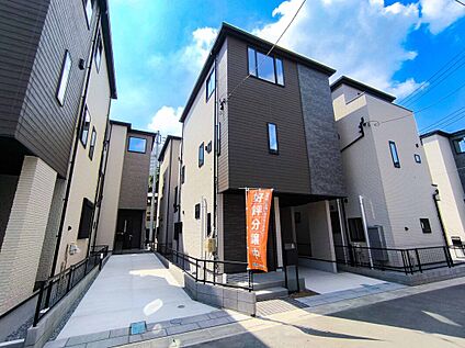 K号棟（中央）、J号棟（左奥）