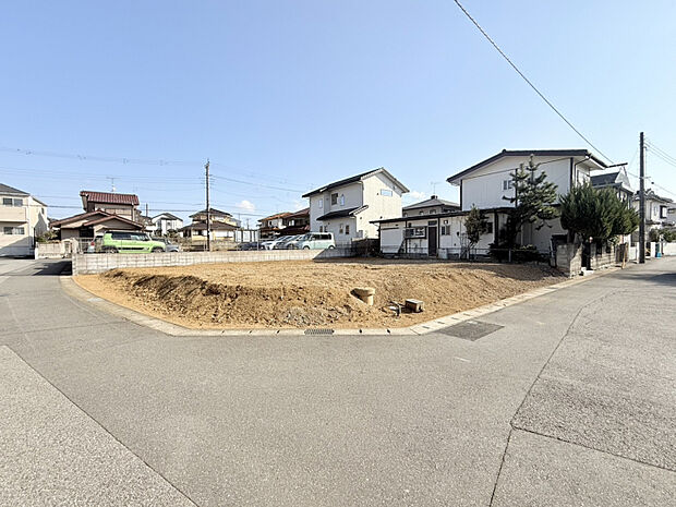 【2026.2.23　販売現地】　品質・性能にこだわったブルーミングガーデンの長期優良住宅。快適な暮らしが叶う間取り設計に、折上天井やアクセントクロスなど、空間にメリハリを演出するデザインも魅力です。