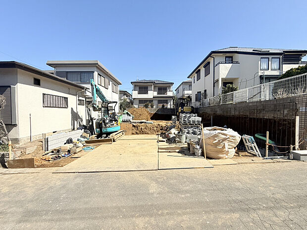 【2026.3.14　物件現地】　品質・性能にこだわったブルーミングガーデンの長期優良住宅。快適な暮らしが叶う間取り設計に、折上天井やアクセントクロスなど、空間にメリハリを演出するデザインも魅力です。