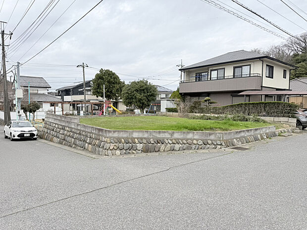 【2026/3/6　販売現地】　東南角地の好立地♪全室南向きで1日中太陽のあたたかさを感じます◎