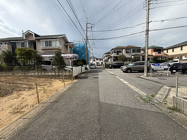 【【前面道路　約5.0m】】駐車スペースは広々3台分確保しております♪（車種による）