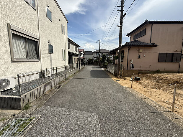 【【前面道路　約5.0m】】前面道路は5.0mと余裕があるので運転が苦手な方も安心して駐車ができます。