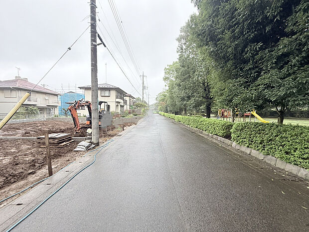 【【前面道路　約6.0m】】前面道路の車通りが少なく、駐車スペースにゆとりがあるため、駐車が苦手な方でも安心です♪