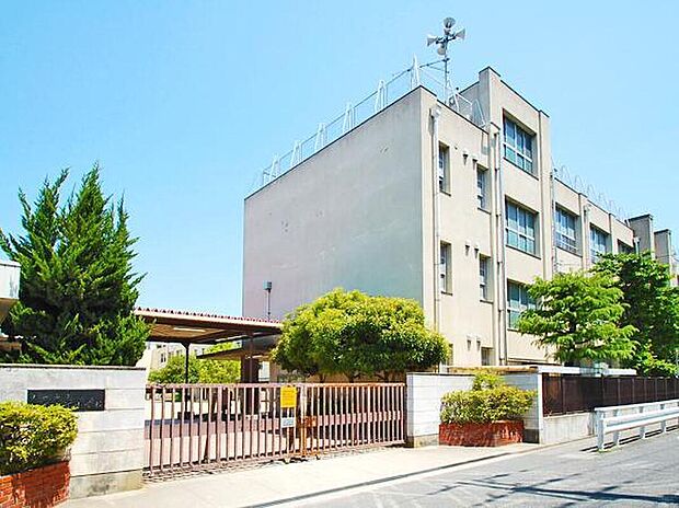 【加美南部小学校まで徒歩5分(約350m)】
教育目標は「人間性豊かで、実践力のある子どもを育てる」。HPでは学校生活の様子が写真付きで掲載されており、お子様の学校での様子を見ることができます。