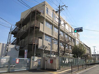 三国丘小学校 約1000m (徒歩13分)