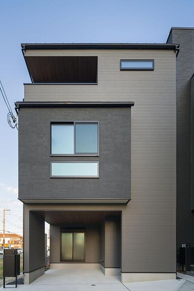 【【外観写真/11号地コンセプトハウ ス】】省エネで快適な暮らしを実現する、オール電化住宅◎周辺には、商業施設や大小の公園が点在。幼保施設、小・中学校が徒歩10分圏内に揃う、子育て世帯に嬉しいロケーションも魅力です。