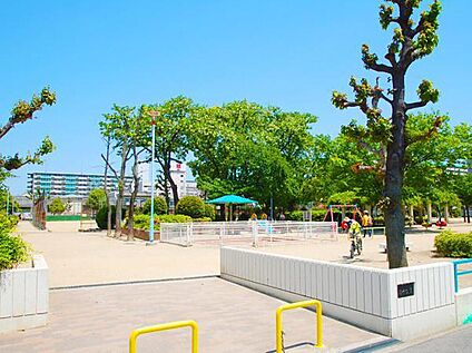 鞍作公園 約800m(徒歩10分)