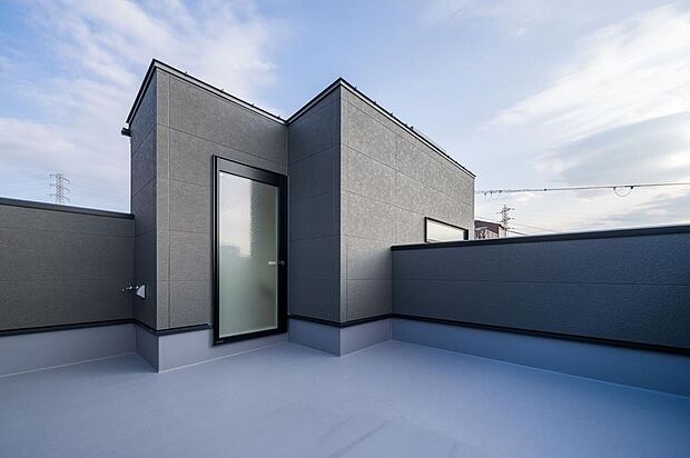 【【本分譲地に建築可能な建物プラン例】】心地よい風が感じられるルーフバルコニー。カフェタイムなどが満喫できる、ご家族だけのアウトドアスペースです。《分譲地外:建物面積99.82m2、建物価格2090万円》