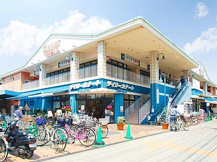 デイリーカナートイズミヤ南田辺店 約180m(徒歩3分)