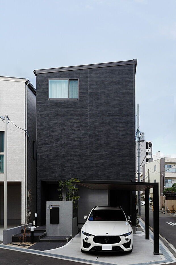 【自由設計・注文建築】
当社は専属設計士と0から叶える完全自由設計を取り入れています。施工面積はゆとりのある最大140m2なので理想が形にしやすいのも魅力の一つ。