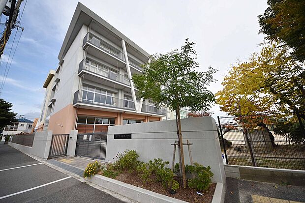 豊中市立小曽根小学校（約600m）