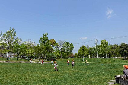 ふれあい緑地 約1300m(徒歩17分)