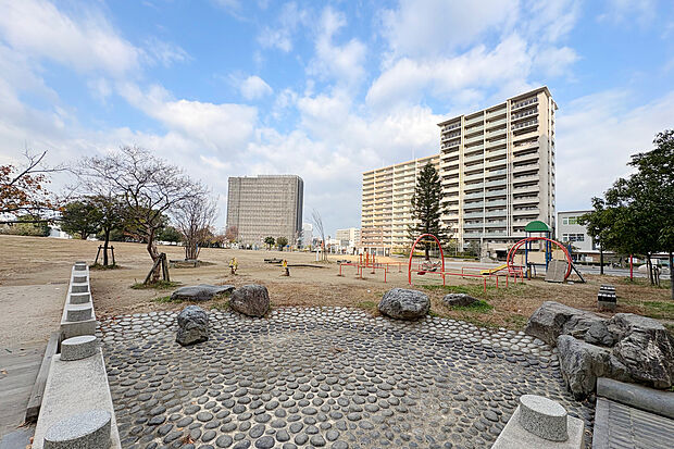 潮江緑遊公園（約850m）