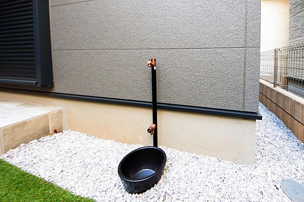 【外水栓】外構とマッチした外水栓は、よりオシャレなエクステリアに。