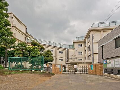 練馬区立大泉第二小学校 929m