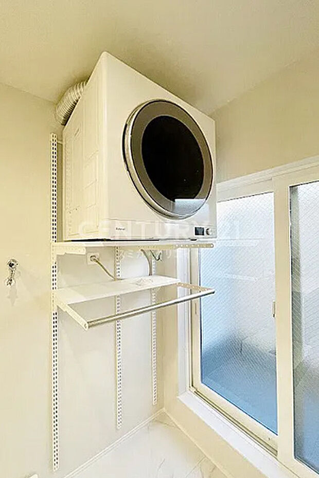 【ガス衣類乾燥機 乾太くん（9kgデラックスタイプ）】たくさんの洗濯物を一度に乾燥できる9kgデラックスタイプ。ふっくらやわらかな仕上がりと低ランニングコスト、さらに家事の負担軽減と時短になります。