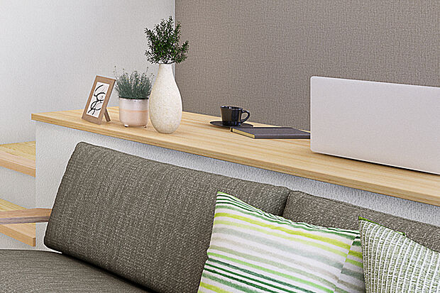 【ステージリビング】
堀机カウンターのある開放的な段差空間が広がります。リモートワークやお子様の学習スペースに。※号棟により採用状況が異なります。