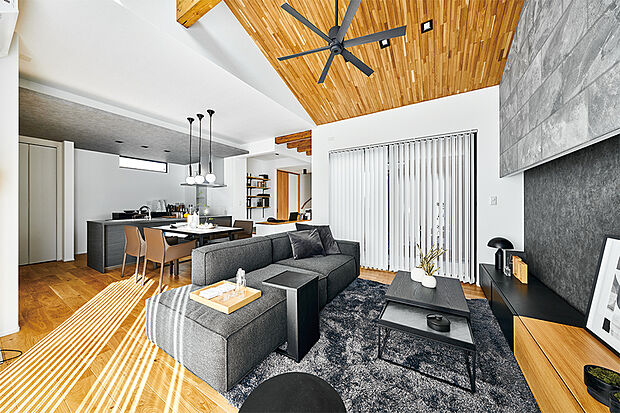 【住まう人の暮らしの未来を想定した邸宅設計】
意匠性と機能性の調和を図り、住まう方のこれからの暮らしを見据えて設計された、オリジナリティあふれる住まいです。/現地内観(2026年1月撮影)