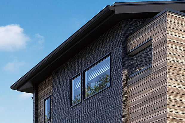 【【軒を出した屋根】】深く軒を出すことで陰影が生まれ、建物全体の奥行きと美しいスカイラインを表現。街並に落ち着きと重厚感を与える意匠です。