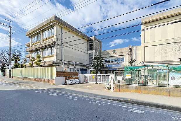 高柳小学校（現地より徒歩13分）