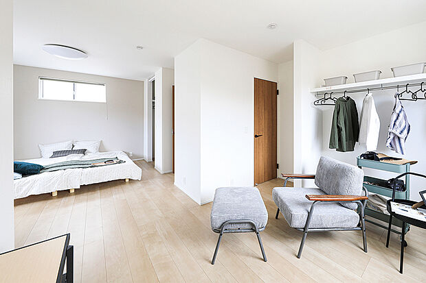 【【使い方の選択肢が広がる2階4部屋のある暮らし】】家族の居室としてだけでなく、ライフスタイルに合わせて使える空間を確保した2階4室ブラン。子ども部屋や書斎、趣味の部屋など使い方は様々です。