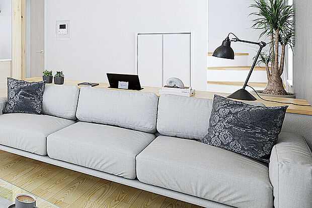 【【ステージリビング】】段差でゆるやかに空間をゾーニングすることで家族の気配を感じながら。趣味や仕事などの自分時間を楽しむ独立性を実現します。※号棟により採用状況が異なります。