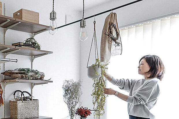 【【マルチルーム】】戸を開閉することで、続き間と独立空間を切り替えられるマルチルーム。家族の成長やライフスタイルに合わせて、キッズスペースや、家事室としても使えます。※号棟により採用状況が異なります。