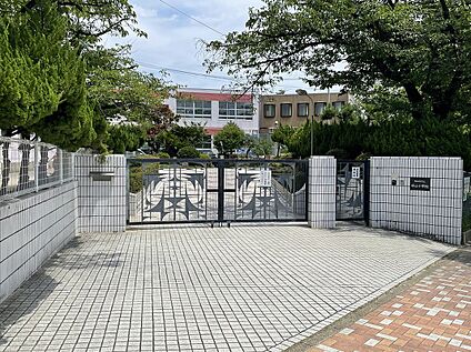 西山小学校 520m～530m(徒歩7分)