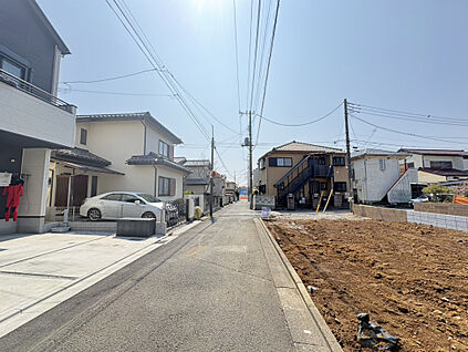【前面道路】公道　幅員4m駐車もしやすい広々4m公道です♪車
