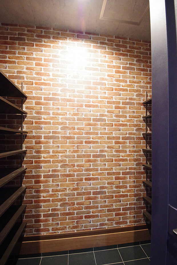 【シューズインクローゼット】シューズインクローゼットの内装もこだわりの仕様