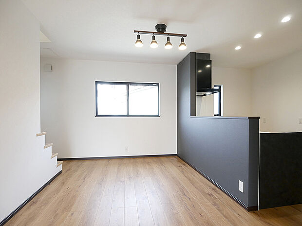 【2野口町北野A号地】キッチンなど水廻り近くのリビング階段で2階への移動などもスムーズです