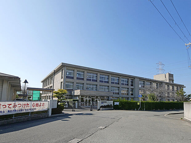 松陽中学校(約700m)