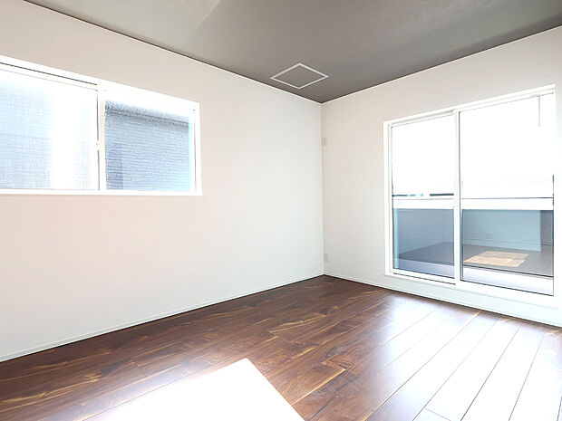 【【BV45曽根2号地】主寝室】7.5帖の主寝室。2方向窓で明るく風通しよく。