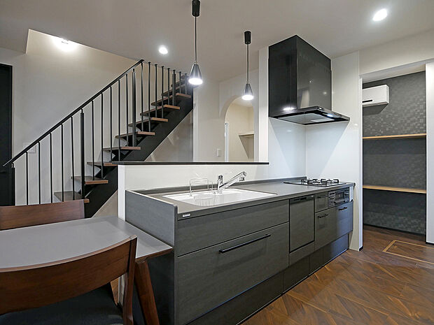 【【BV6野口町長砂6号地】キッチン】食器洗浄乾燥機つきのキッチンで片付けもスムーズ!収納力も充実のキッチンです!