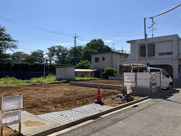 【現地】　1号棟2号棟それぞれ約30.3坪の敷地です。