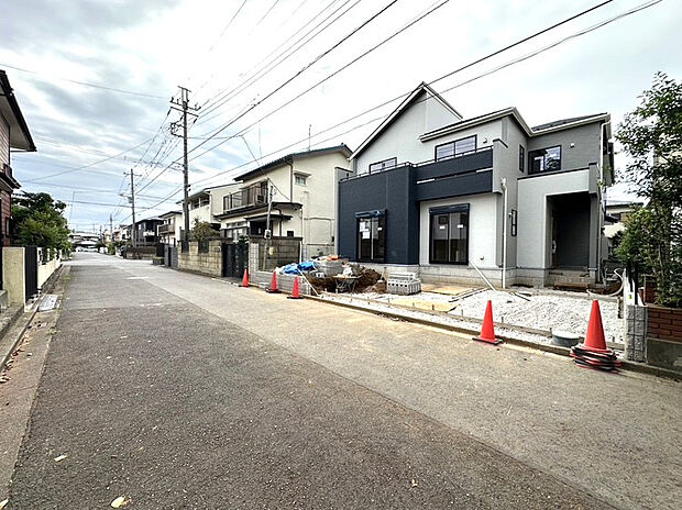 【外観】前面道路は6m公道