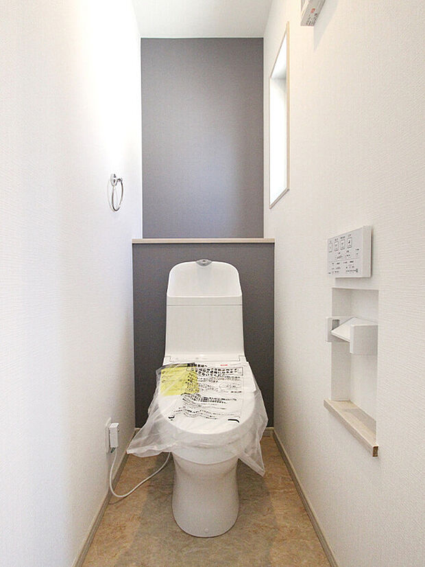 【◆トイレ(TOTO)】ウォシュレット付きの手洗いタンク一体型トイレ。トルネード洗浄で少ない水でまんべんなくしっかり洗える家計に優しい節水タイプ。