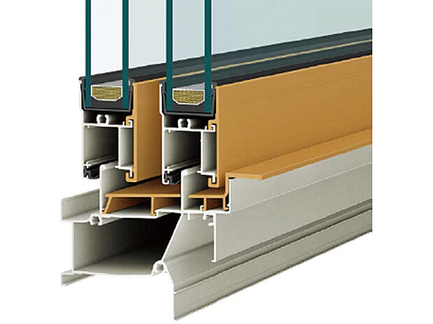 【◆ハイブリッドサッシ】アルミサッシと樹脂サッシの長所を融合した断熱サッシで、結露がしにくく健やかな室内環境を保ちます。さらに、Low-E複層ガラスで室内の断熱効率を高め、紫外線をカットします。