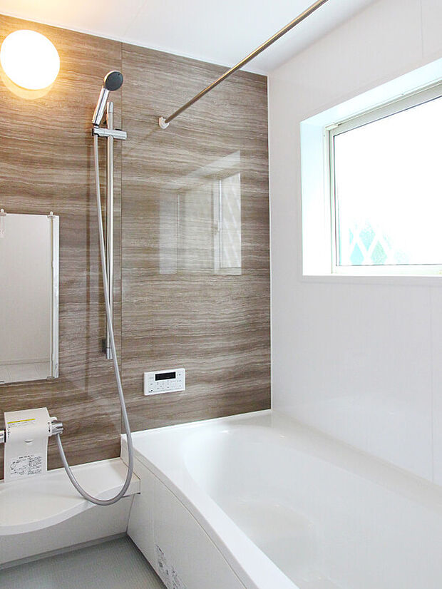 【◆システムバス（Panasonic）】暖房換気乾燥機付き1坪サイズバスルーム。床断熱。防水性能に優れているため、内部結露やカビのリスクも大幅に軽減。癒やしの空間を大事にします。